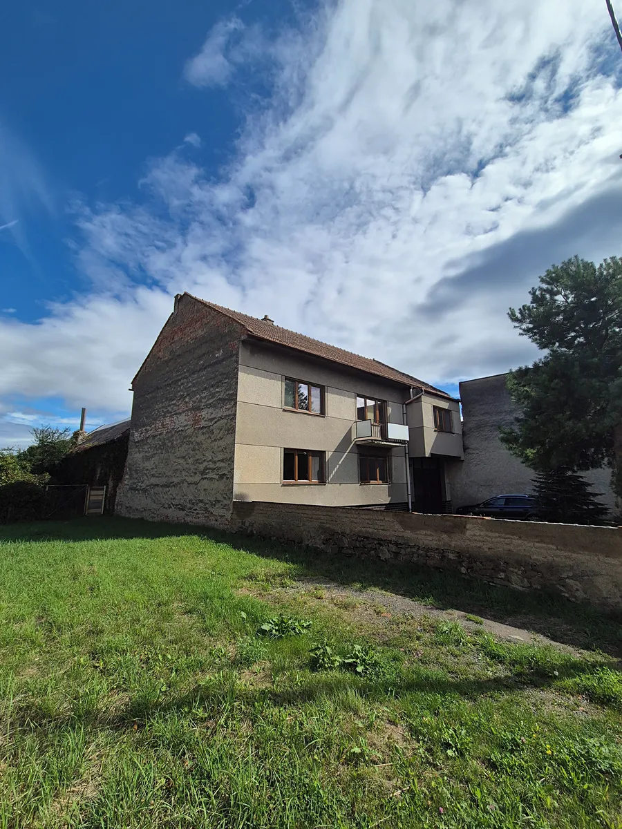 Prodej rodinného domu 239 m², pozemek 2831 m²